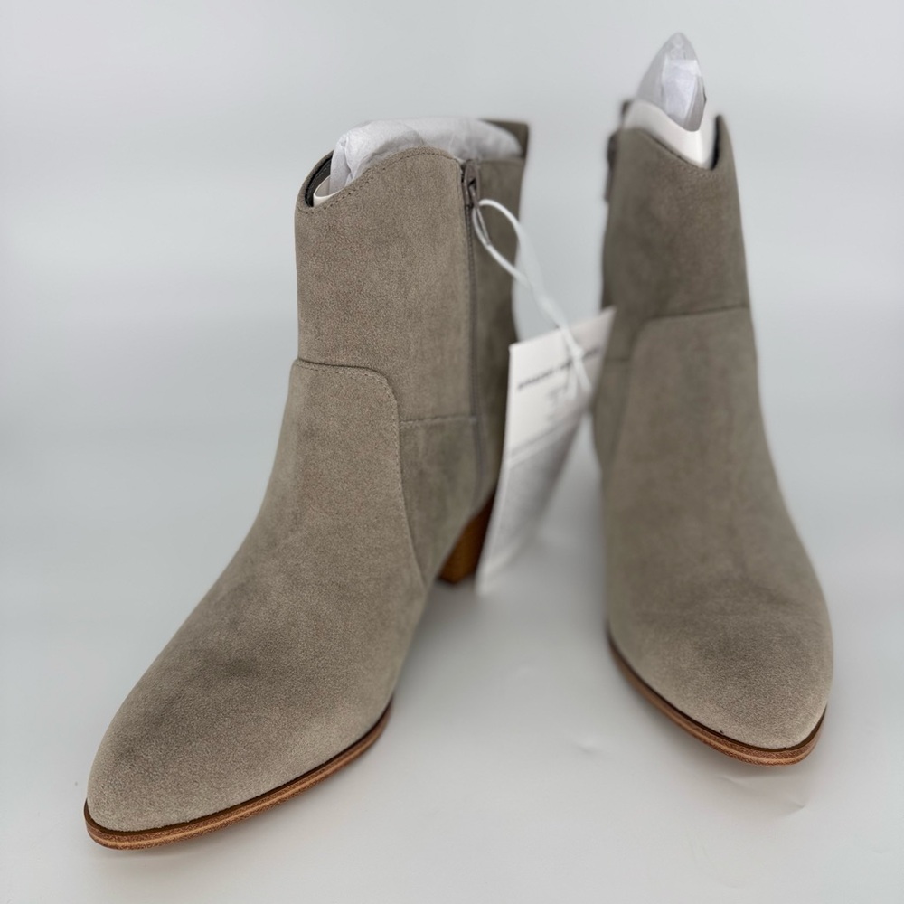 New Amazon Essentials Grey suede ankle boots with a western vibe size 9